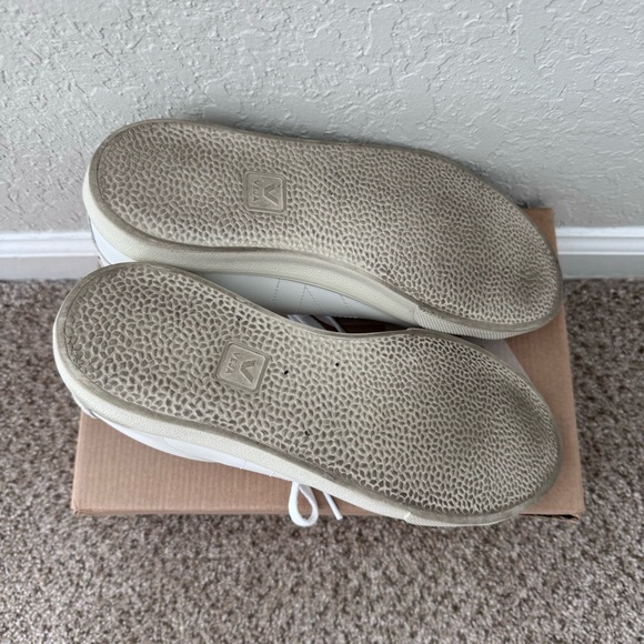 Veja Esplar Sneaker (Unisex) - Picture 6 of 8